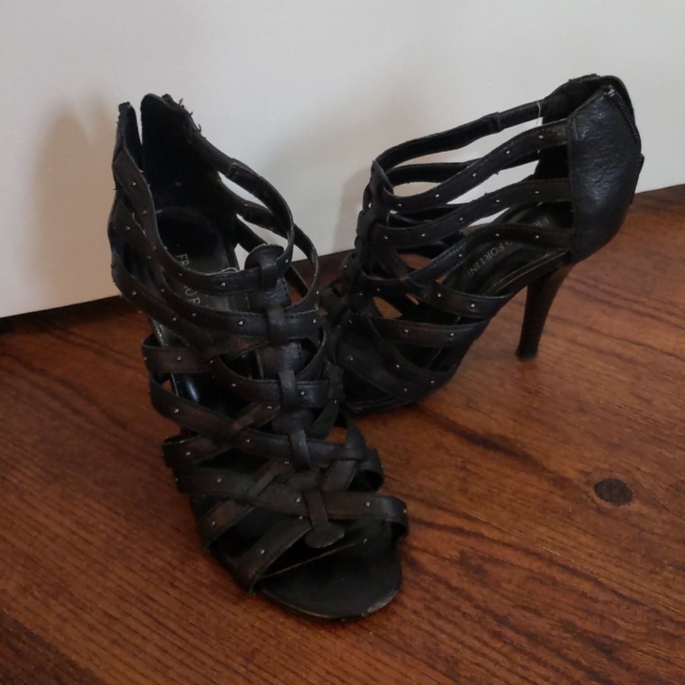 🎈 3/$20 Leather sexy black strappy studded heels
